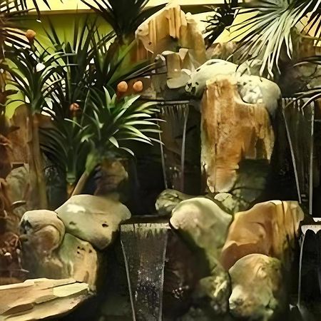 V3 Hotel Surabaya Eksteriør billede