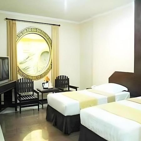 V3 Hotel Surabaya Eksteriør billede