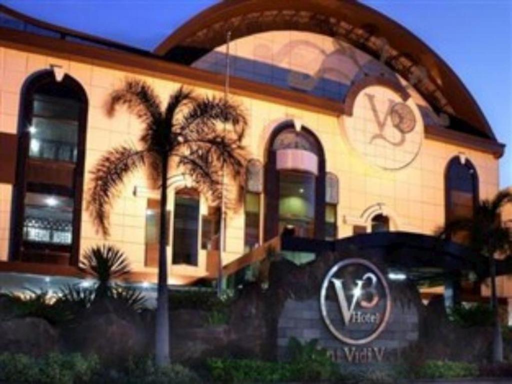 V3 Hotel Surabaya Eksteriør billede