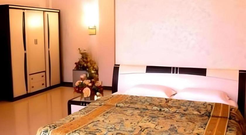 V3 Hotel Surabaya Eksteriør billede